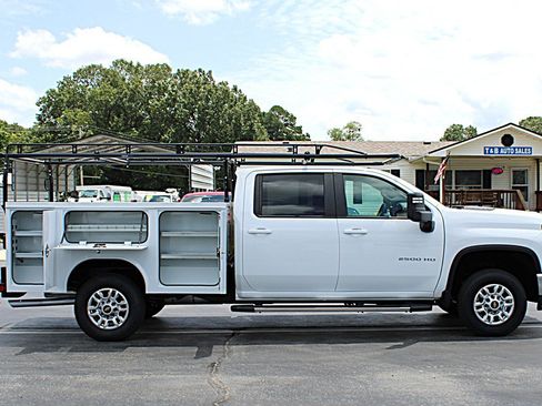 Used 2025 Chevrolet Silverado 2500 LT w/ Convenience Package AWD/4WD image 11