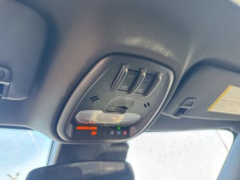 Used 2024 Chevrolet Trax RS w/ Sunroof Package FWD image 34