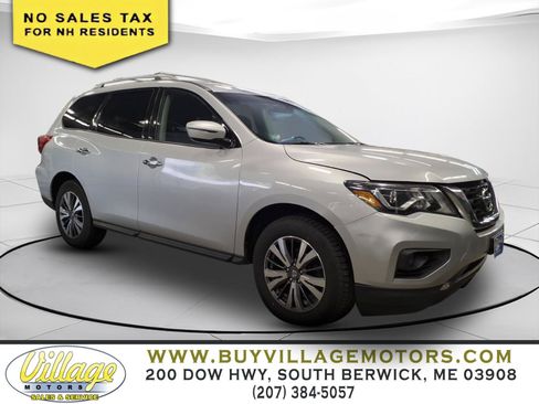 Used 2017 Nissan Pathfinder SV AWD/4WD image 2