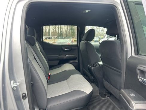 Used 2021 Toyota Tacoma TRD Off-Road w/ Technology Package image 17