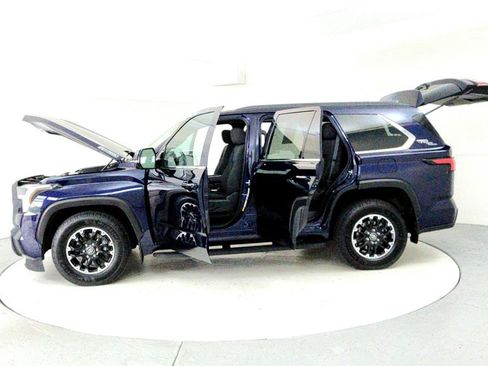 Certified 2025 Toyota Sequoia SR5 AWD/4WD image 10