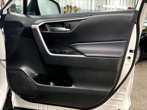 Used 2023 Toyota RAV4 XLE image 21