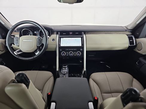 Used 2017 Land Rover Discovery HSE AWD/4WD image 11