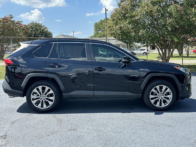Used 2021 Toyota RAV4 XLE Premium FWD image 8