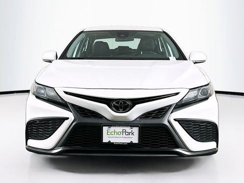 Used 2023 Toyota Camry SE image 2