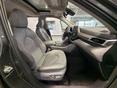 Used 2023 Toyota Highlander L image 12