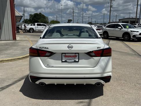 Used 2024 Nissan Altima 2.5 SV w/ SV Premium Package image 6