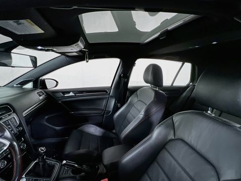 Used 2017 Volkswagen GTI SE FWD image 21