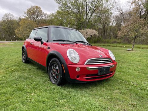 Used 2005 MINI Cooper Hardtop FWD image 2