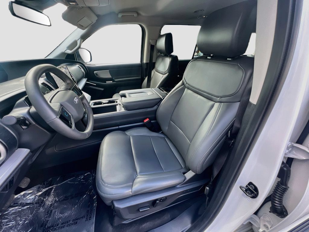 Used 2026 Ford Expedition Active RWD image 22