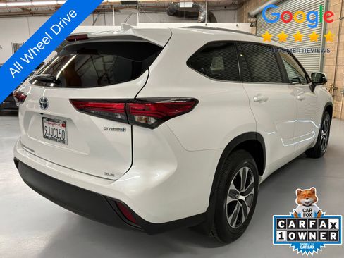 Used 2023 Toyota Highlander XLE AWD/4WD image 3