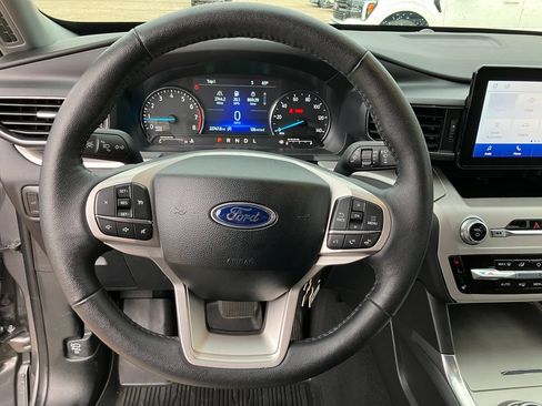 Used 2024 Ford Explorer XLT w/ Equipment Group 202A AWD/4WD image 10