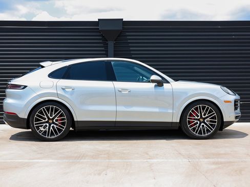 New 2025 Porsche Cayenne S image 8