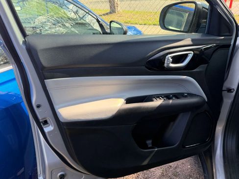 Used 2025 Jeep Compass Limited image 18