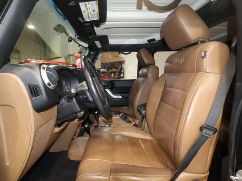 Used 2012 Jeep Wrangler Unlimited Sahara w/ Connectivity Group image 13