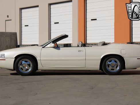 Used 2002 Cadillac Eldorado Touring w/ Preffered Equipment Group image 15