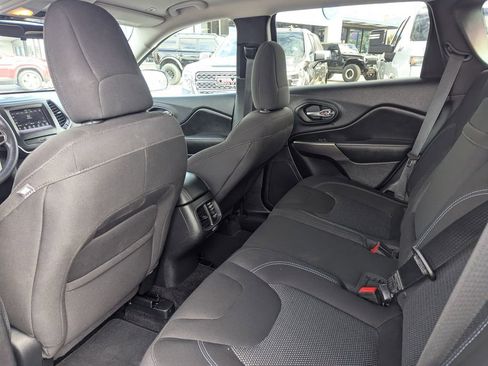 Used 2019 Jeep Cherokee Latitude w/ Popular Appearance Group image 28