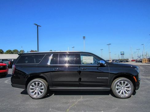 New 2026 Chevrolet Suburban Premier image 3