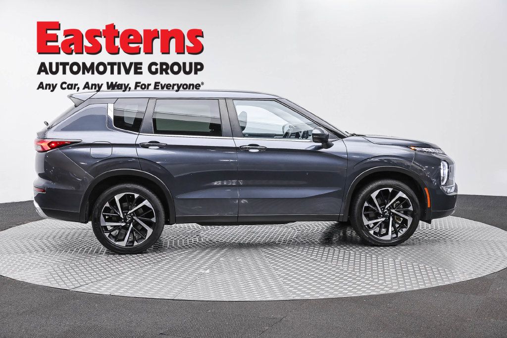 Used 2024 Mitsubishi Outlander SE AWD/4WD image 4