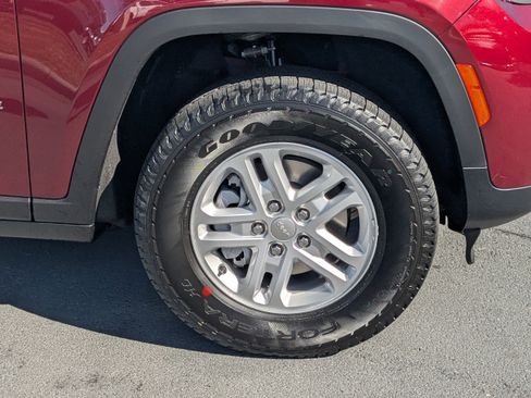 New 2025 Jeep Grand Cherokee Laredo image 10