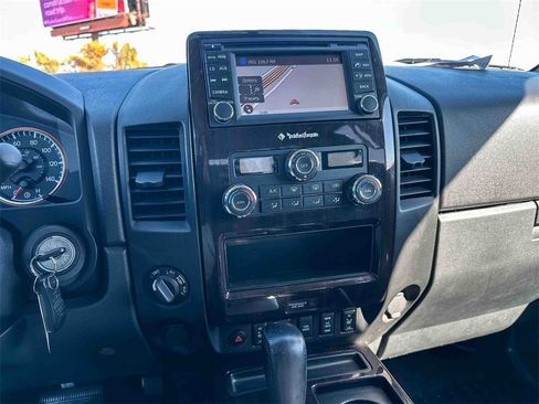 Used 2014 Nissan Titan SL image 29