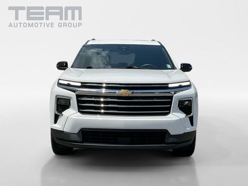 Used 2024 Chevrolet Traverse LT w/ Enhanced Driving Package FWD image 2