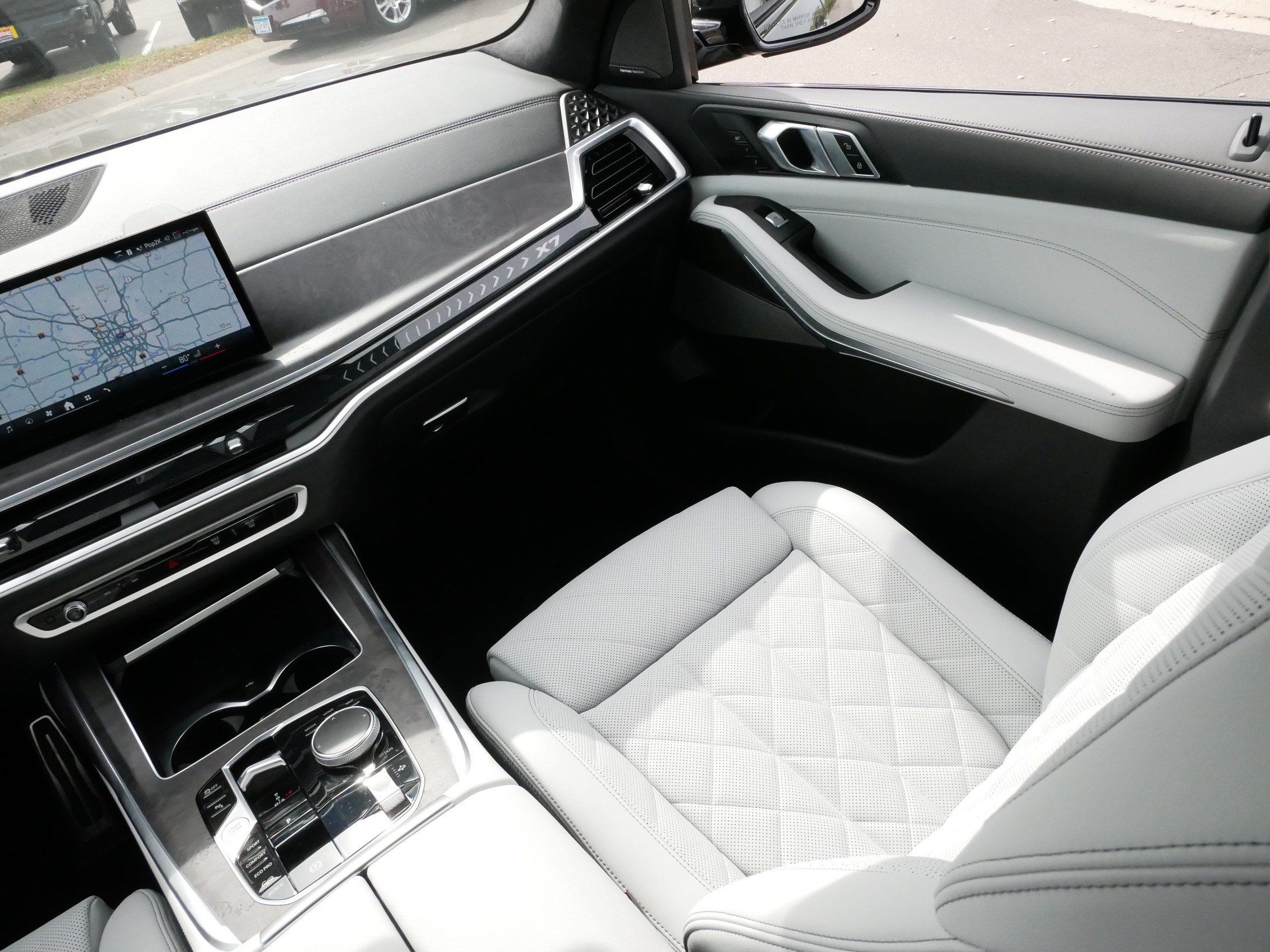 Used 2024 BMW X7 xDrive40i w/ M Sport Package AWD/4WD image 11