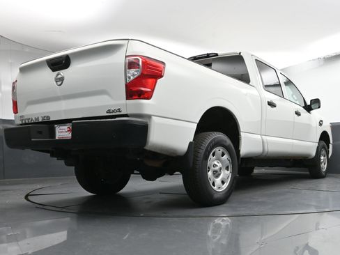 Used 2022 Nissan Titan S image 27