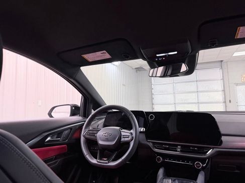 Used 2025 Chevrolet Equinox EV RS FWD image 28