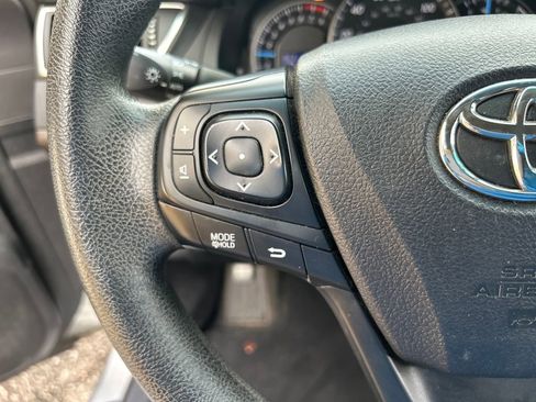 Used 2015 Toyota Camry image 19