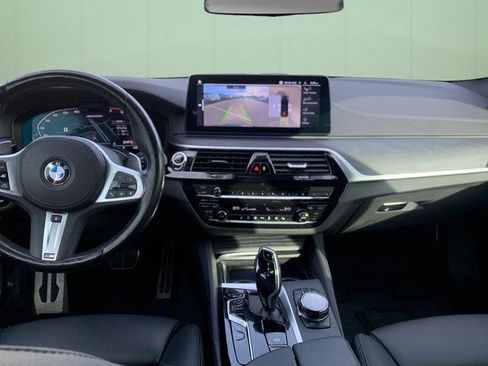 Used 2023 BMW M550i xDrive w/ Dynamic Handling Package image 33