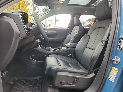 Certified 2023 Volvo XC40 B5 Plus w/ Driver Assist Package image 13