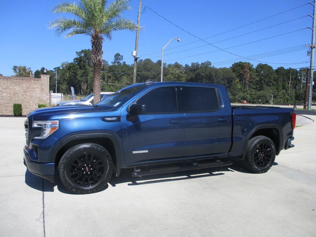 Used 2020 GMC Sierra 1500 Elevation w/ Elevation Value Package RWD image 3