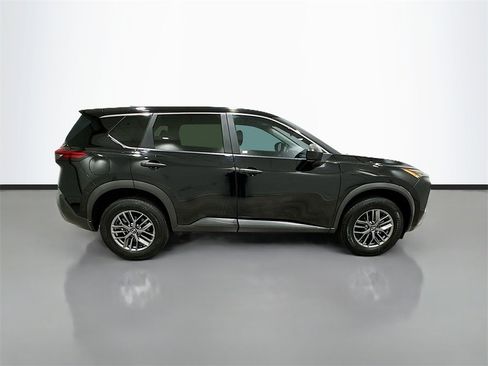 Used 2023 Nissan Rogue S image 8