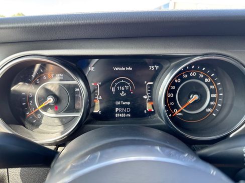 Used 2019 Jeep Wrangler Unlimited Sahara AWD/4WD image 12