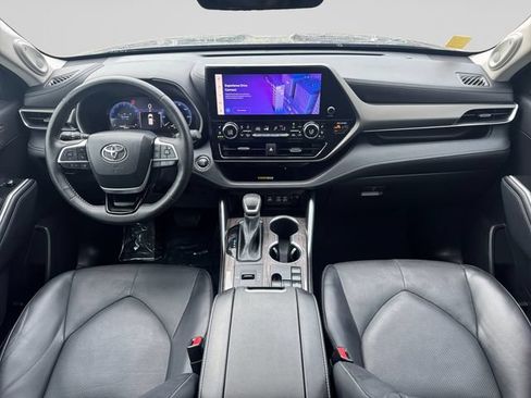 Used 2023 Toyota Highlander Limited FWD image 14