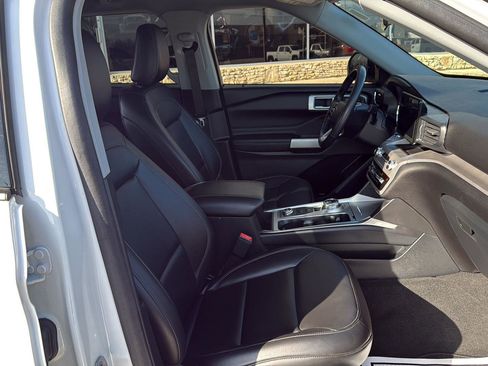 Used 2022 Ford Explorer XLT w/ Equipment Group 202A image 14