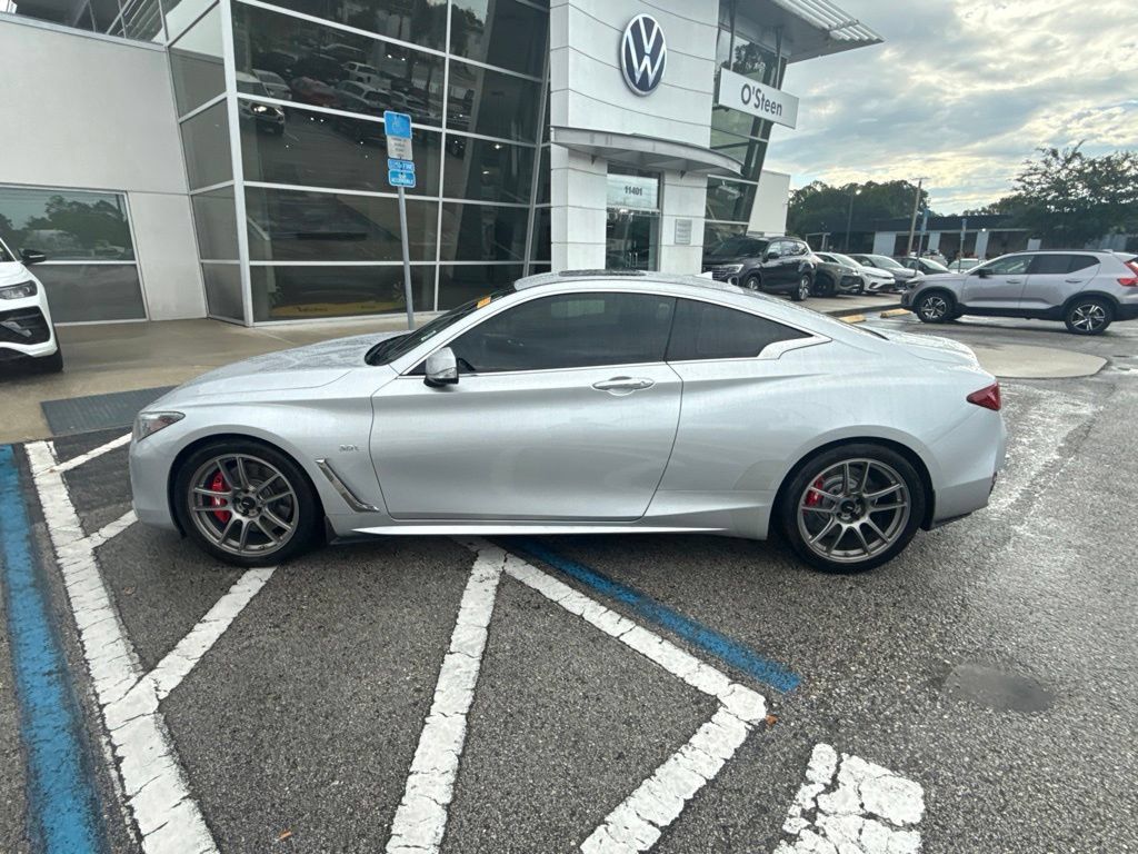 Used 2019 INFINITI Q60 3.0t Luxe w/ Cargo Package RWD image 3