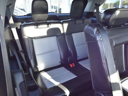 Used 2023 Ford Explorer XLT w/ XLT Sport Appearance Package AWD/4WD image 42