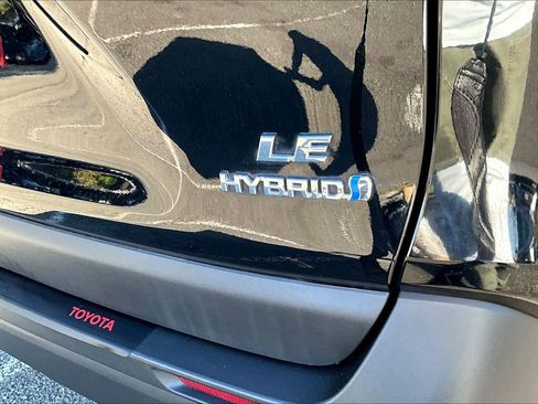 Used 2023 Toyota RAV4 LE image 8
