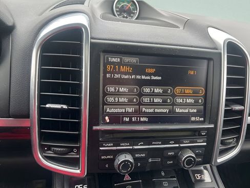 Used 2012 Porsche Cayenne image 25