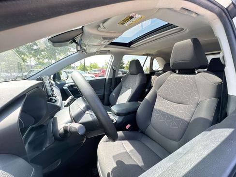 Used 2019 Toyota RAV4 XLE w/ Convenience Package FWD image 10