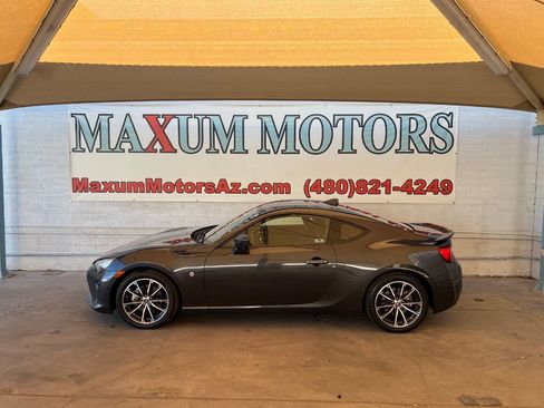 Used 2017 Toyota 86 image 3