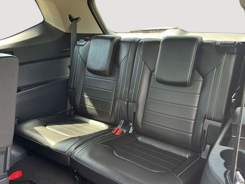 Used 2024 Volkswagen Atlas SEL AWD/4WD image 22