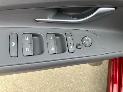 Used 2023 Hyundai Elantra SEL FWD image 11