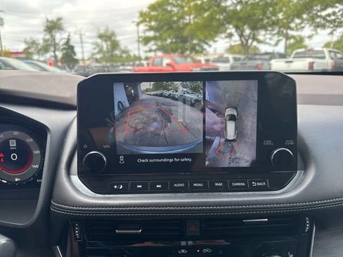 Used 2021 Nissan Rogue Platinum image 17