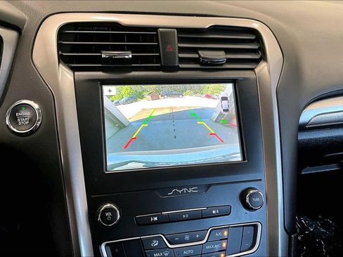 Used 2019 Ford Fusion SE FWD image 14