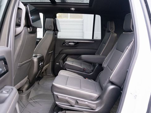 New 2026 Chevrolet Suburban Premier AWD/4WD image 19