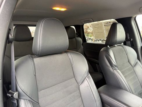 Used 2024 Mitsubishi Outlander SE image 19