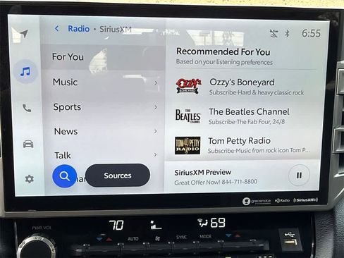 Used 2022 Toyota Tundra SR5 w/ SR5 Premium Package image 26